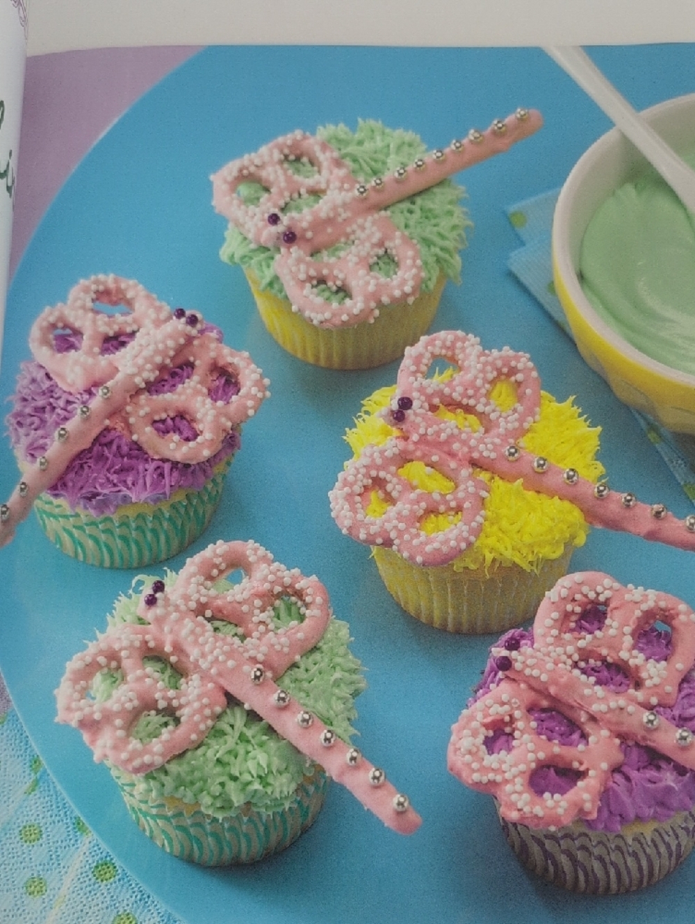 The Cupcake Bible Cookbook 150 Recipes NEW - Picture 9 of 12